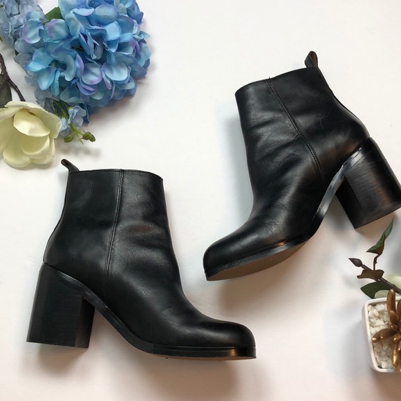 gap black booties